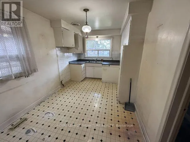 16 HOSHLEGA DRIVE