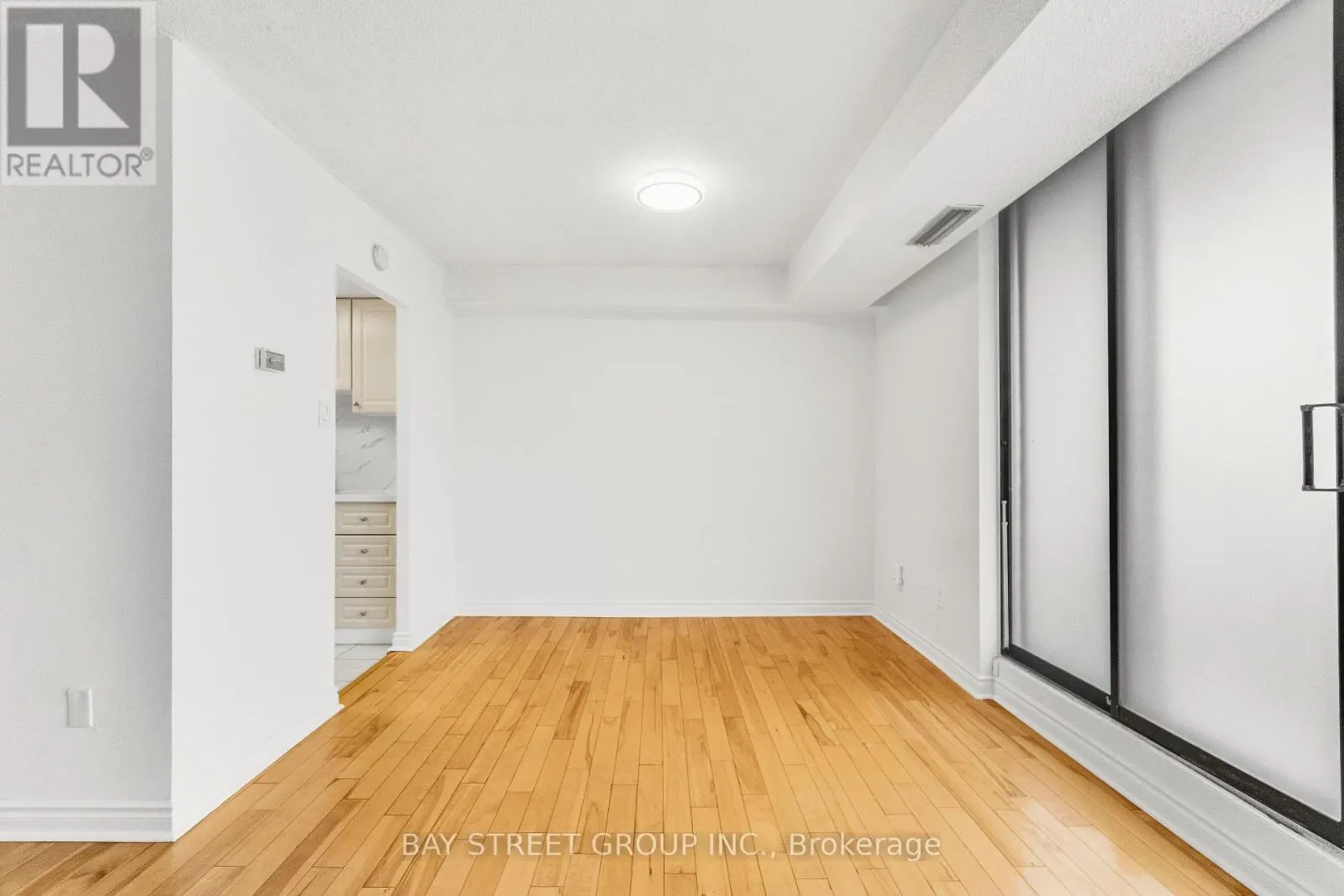 1207 - 10 STONEHILL COURT