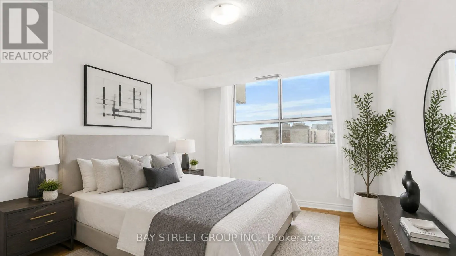 1207 - 10 STONEHILL COURT