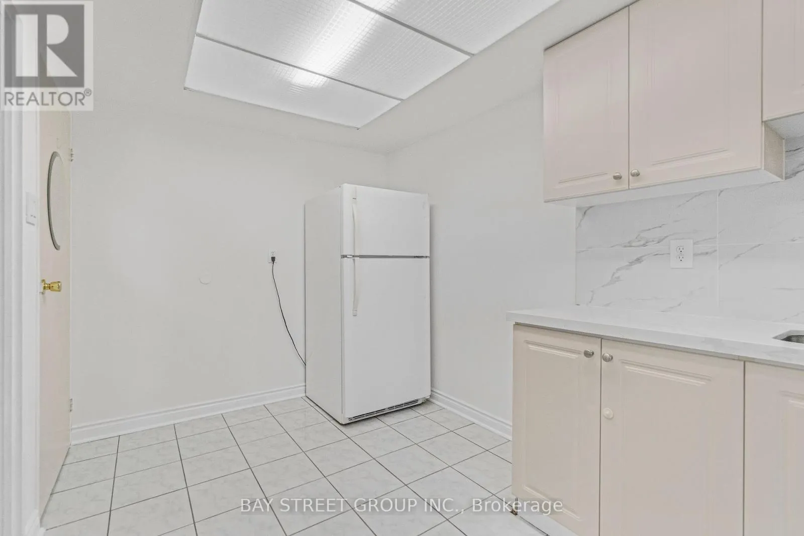 1207 - 10 STONEHILL COURT