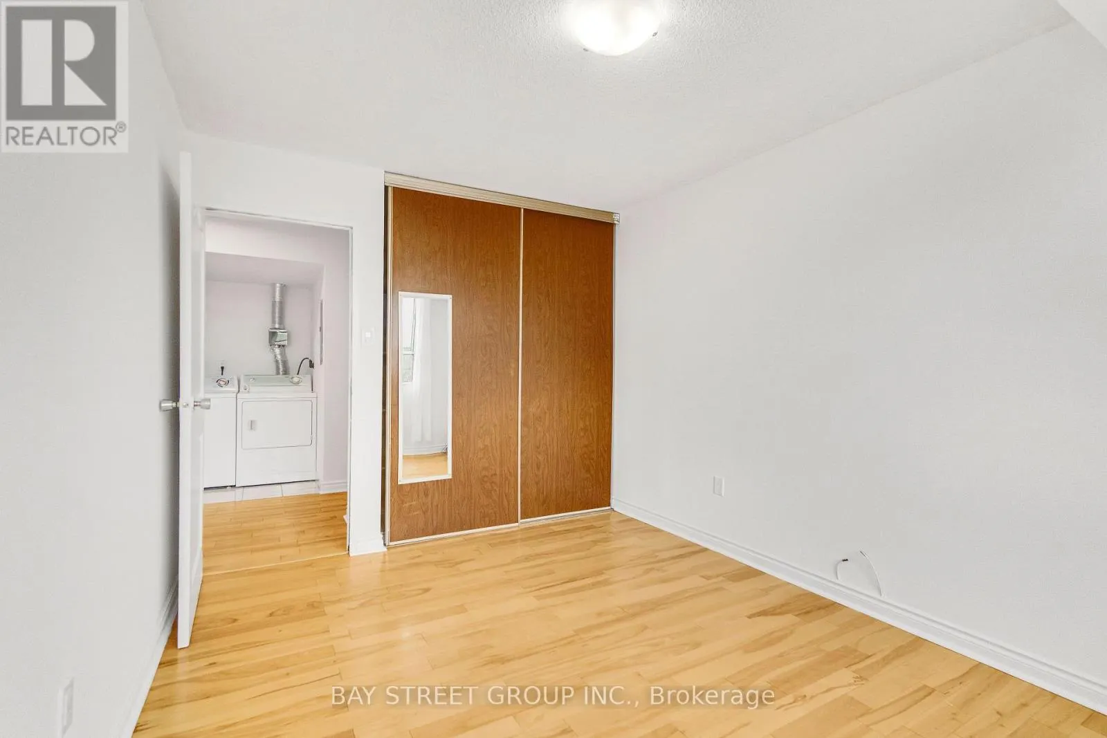 1207 - 10 STONEHILL COURT