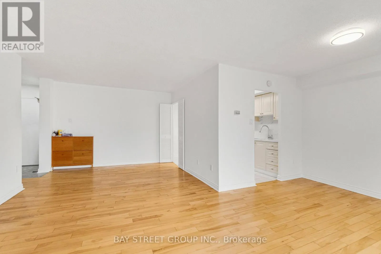 1207 - 10 STONEHILL COURT
