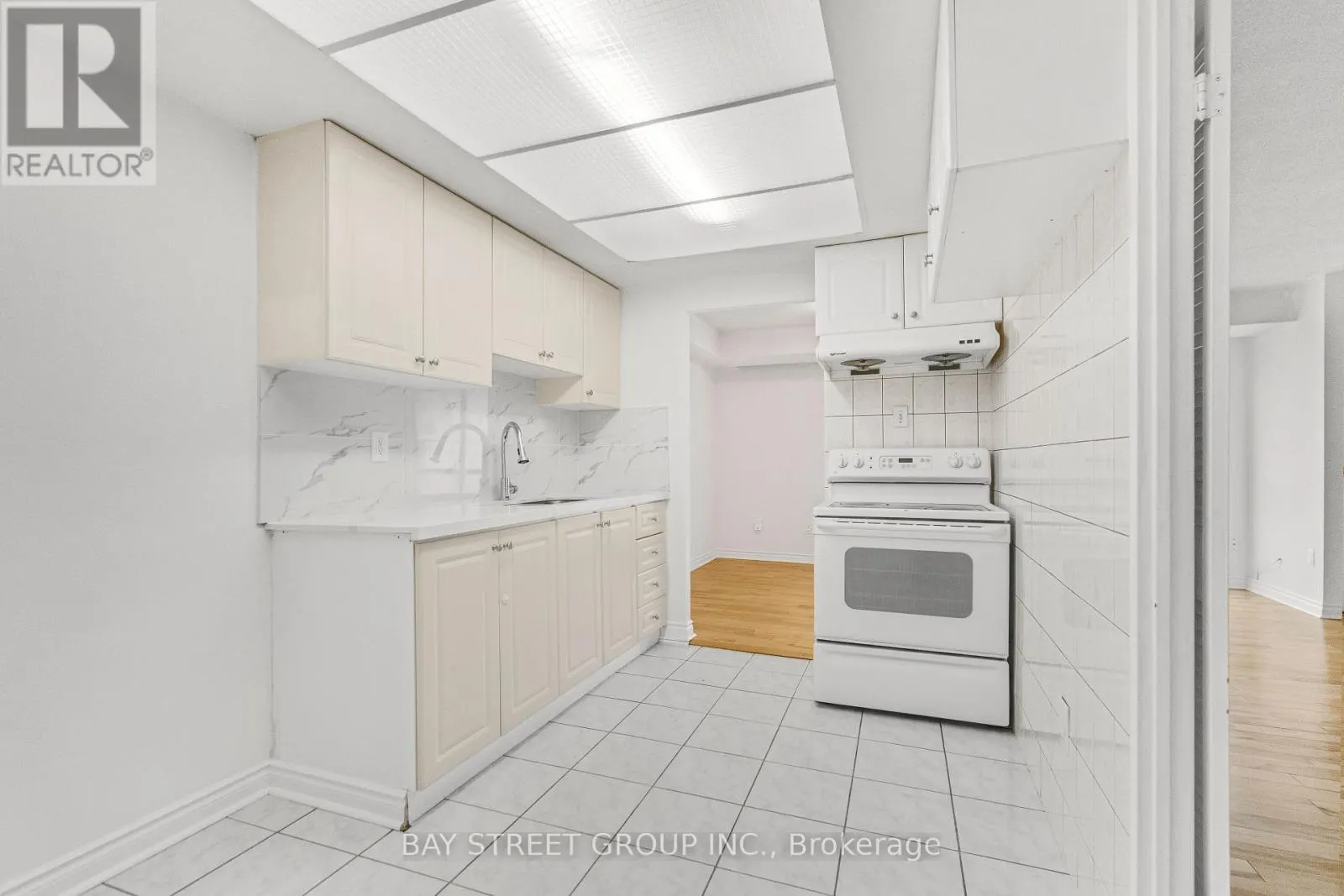 1207 - 10 STONEHILL COURT
