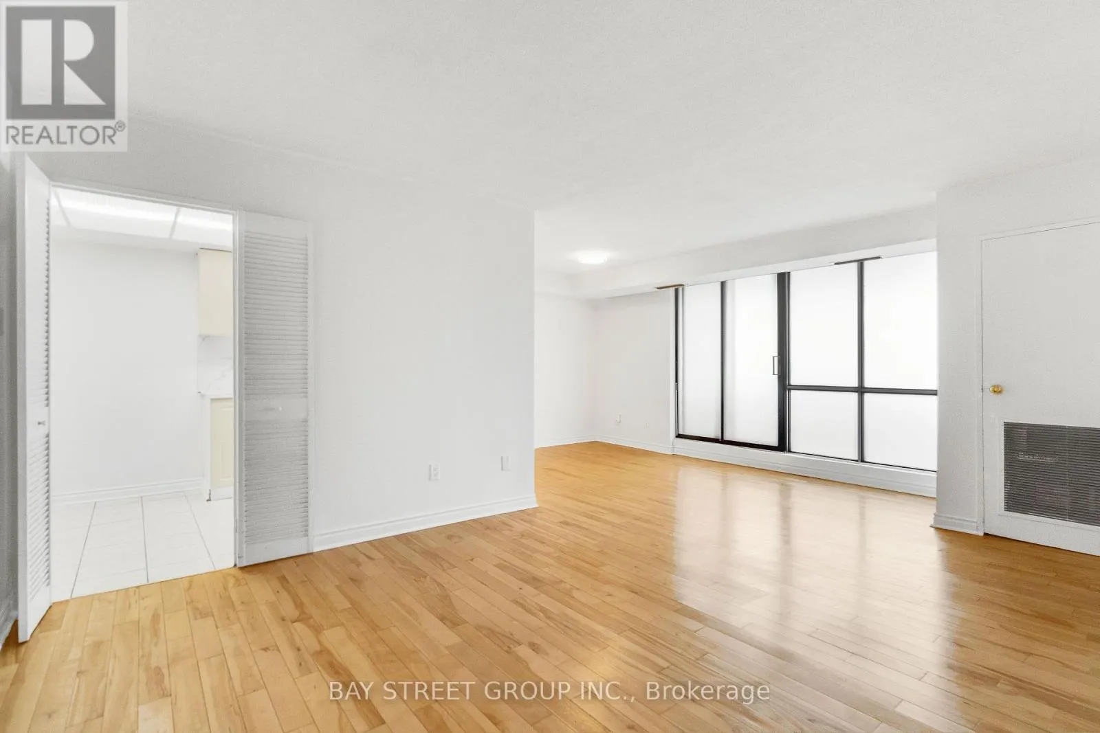 1207 - 10 STONEHILL COURT