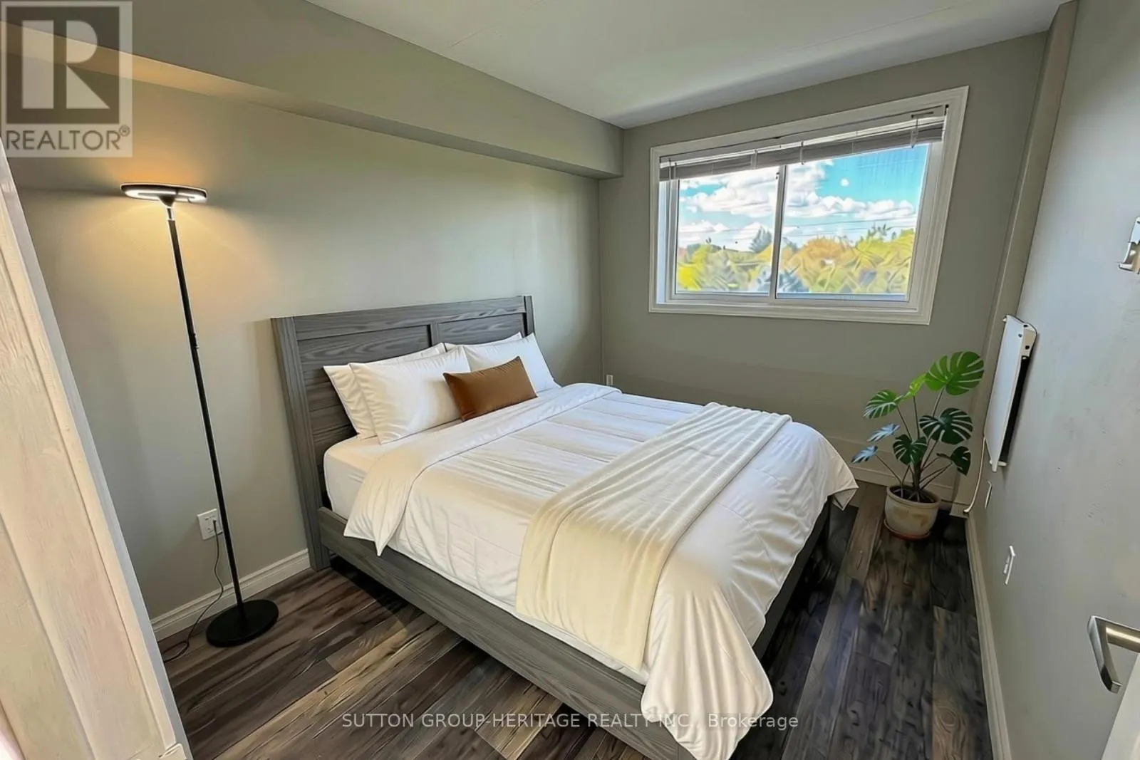 403 - 144 QUEEN STREET W