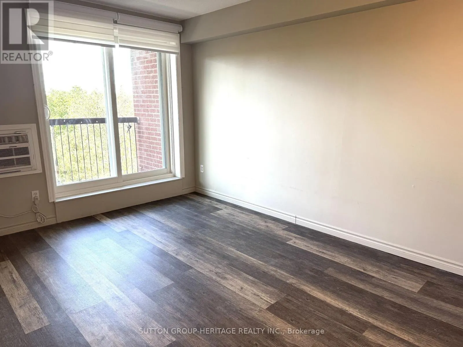403 - 144 QUEEN STREET W