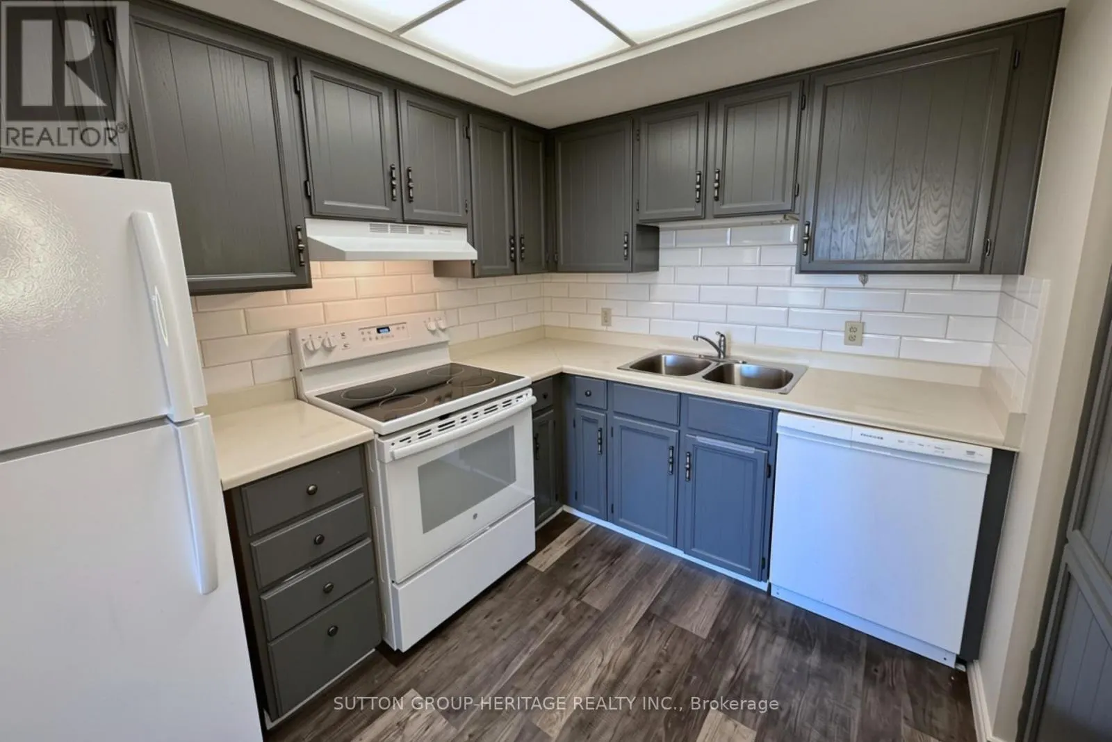 403 - 144 QUEEN STREET W