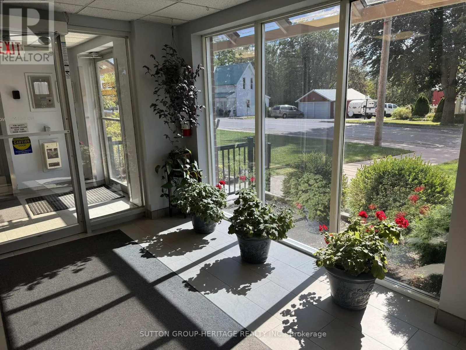 403 - 144 QUEEN STREET W