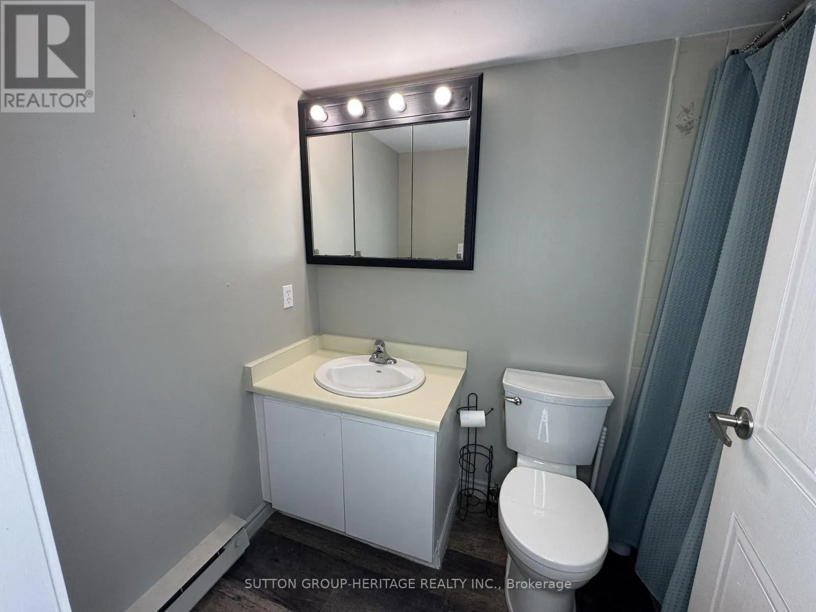 403 - 144 QUEEN STREET W
