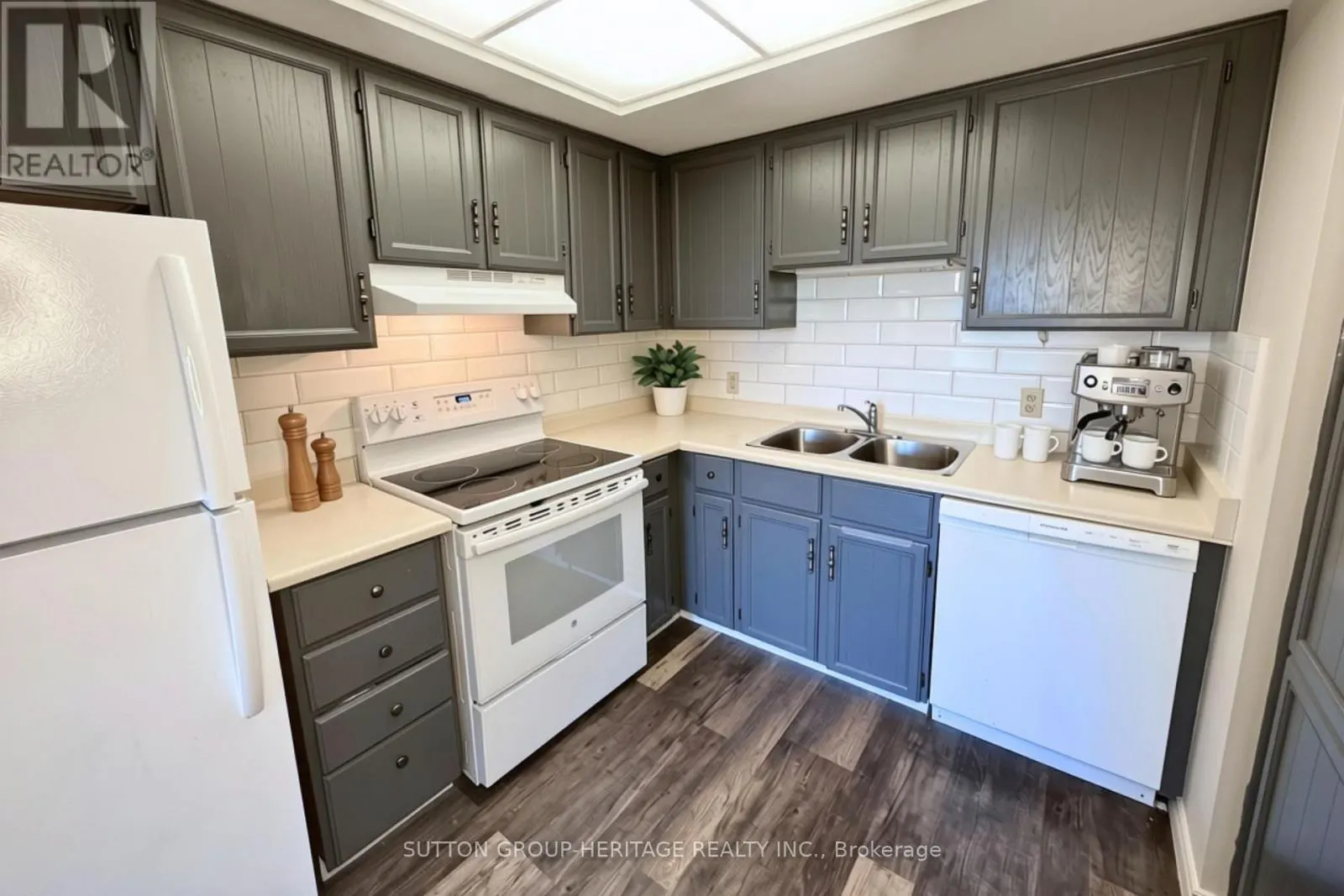 403 - 144 QUEEN STREET W