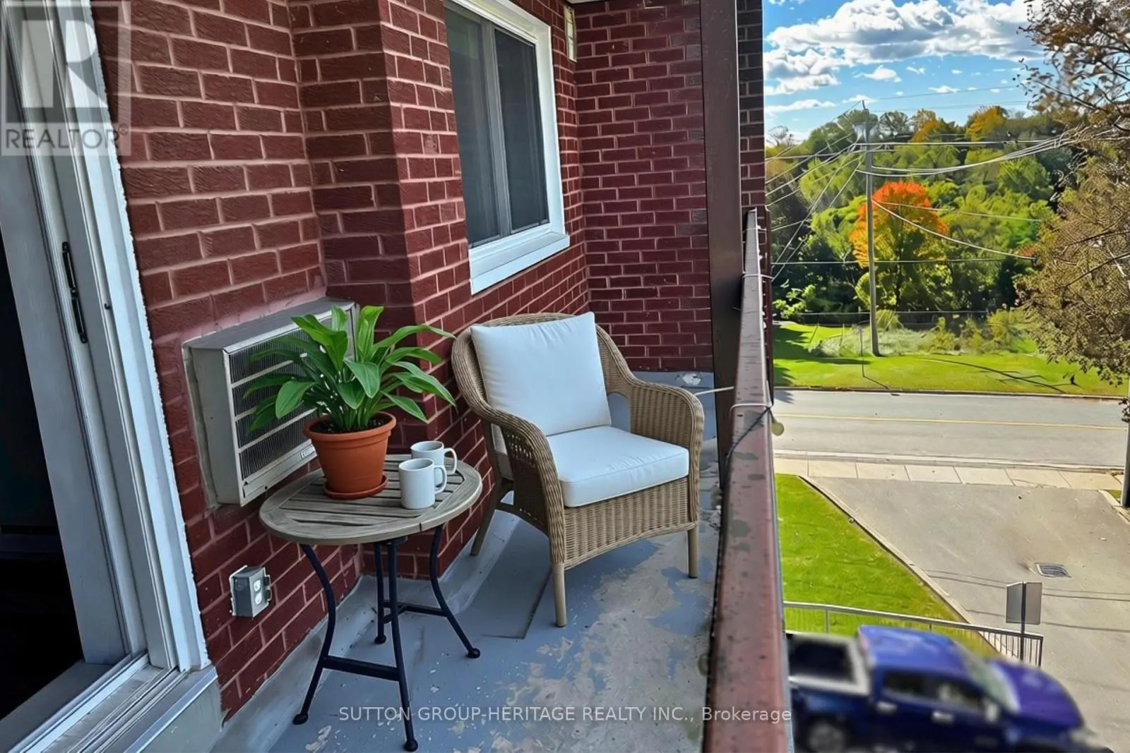 403 - 144 QUEEN STREET W