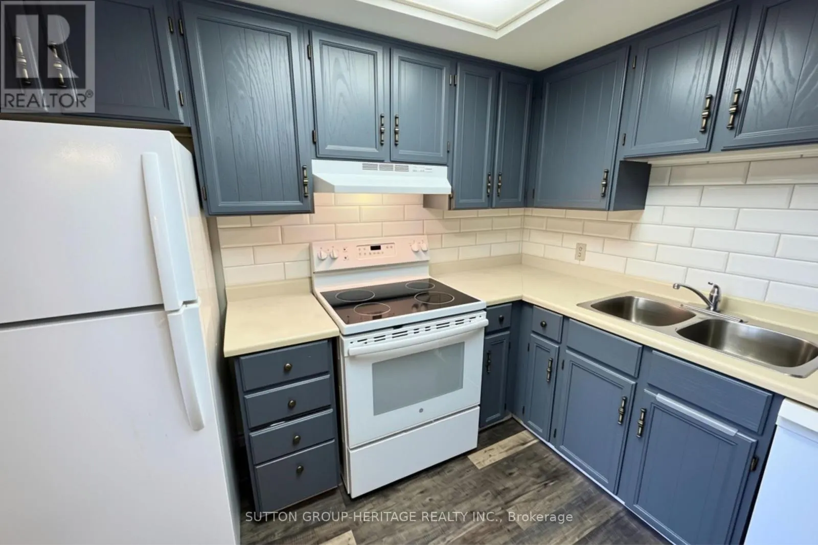 403 - 144 QUEEN STREET W