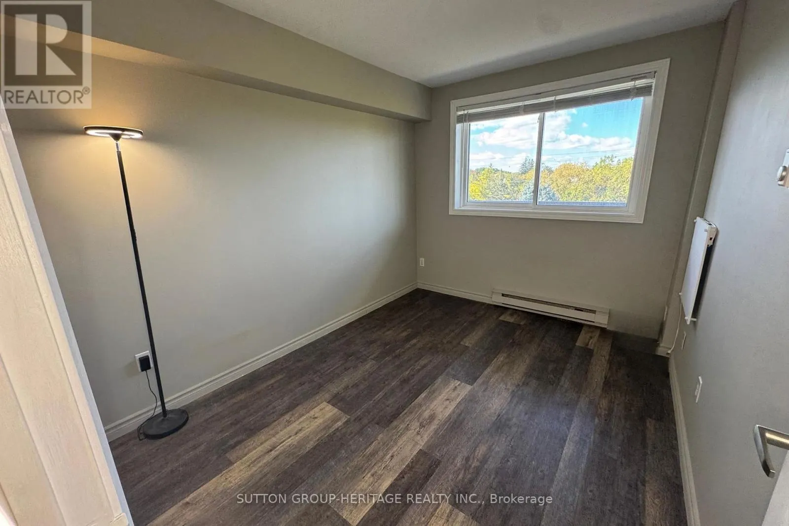 403 - 144 QUEEN STREET W