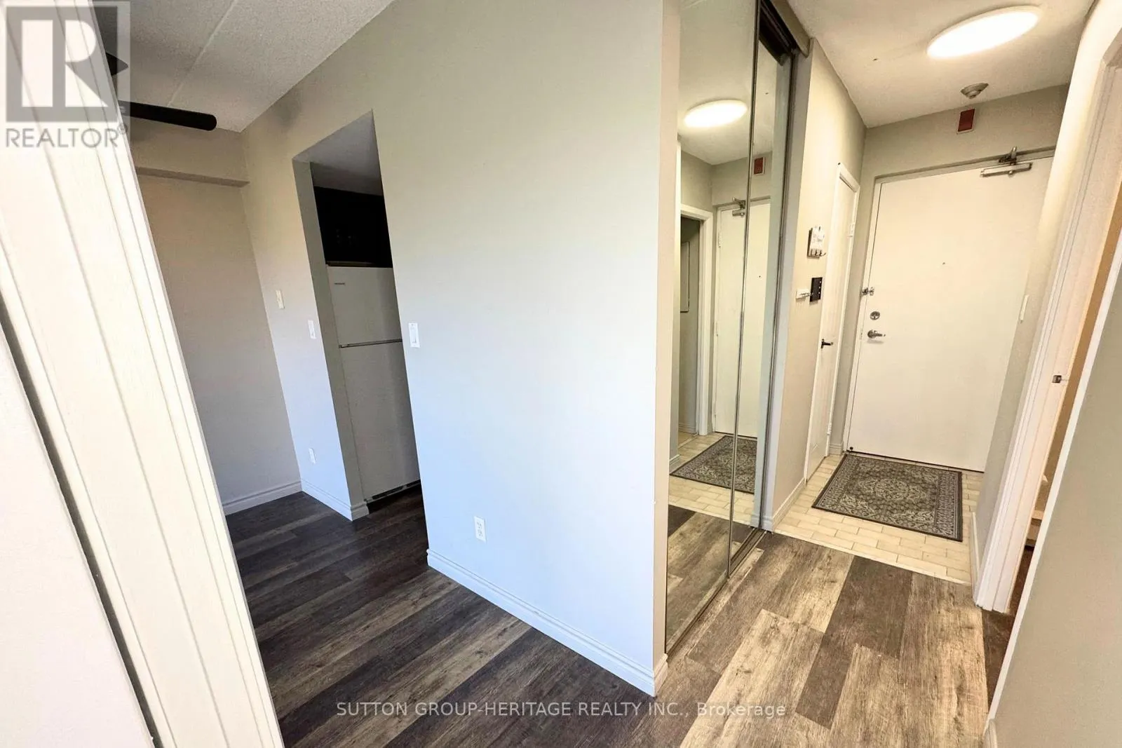 403 - 144 QUEEN STREET W