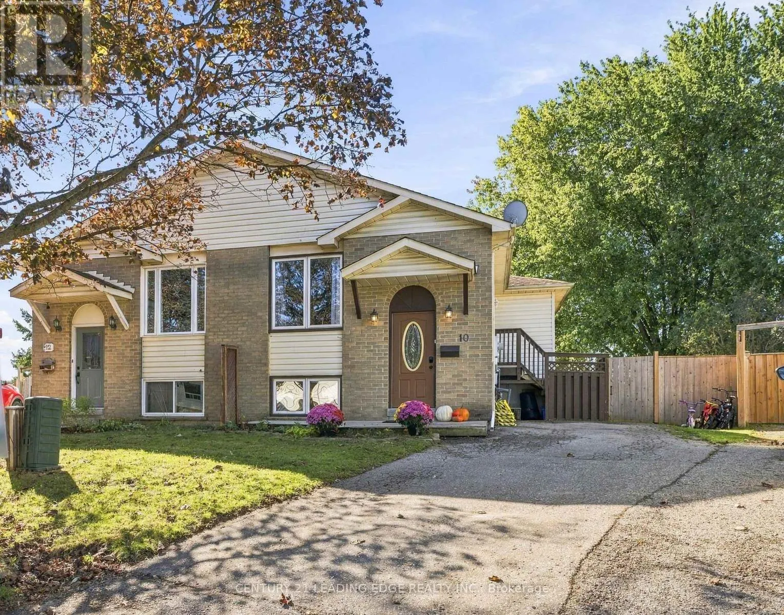 10 FAIRBAIRN COURT