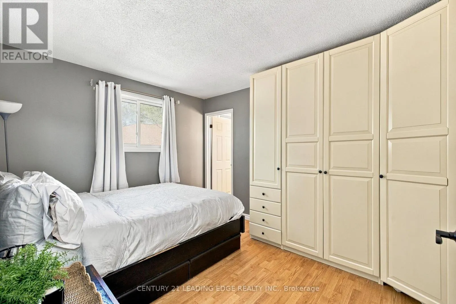 10 FAIRBAIRN COURT