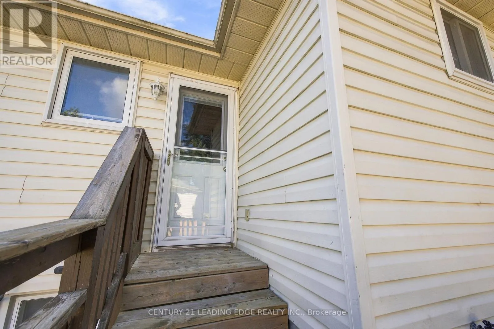 10 FAIRBAIRN COURT