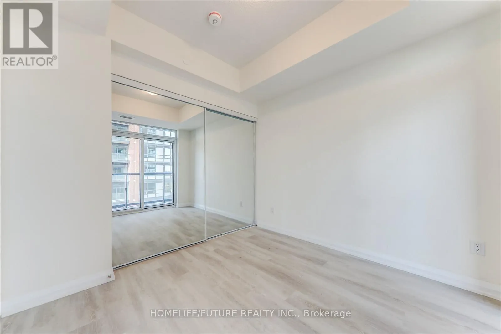 1906 - 3260 SHEPPARD AVENUE E