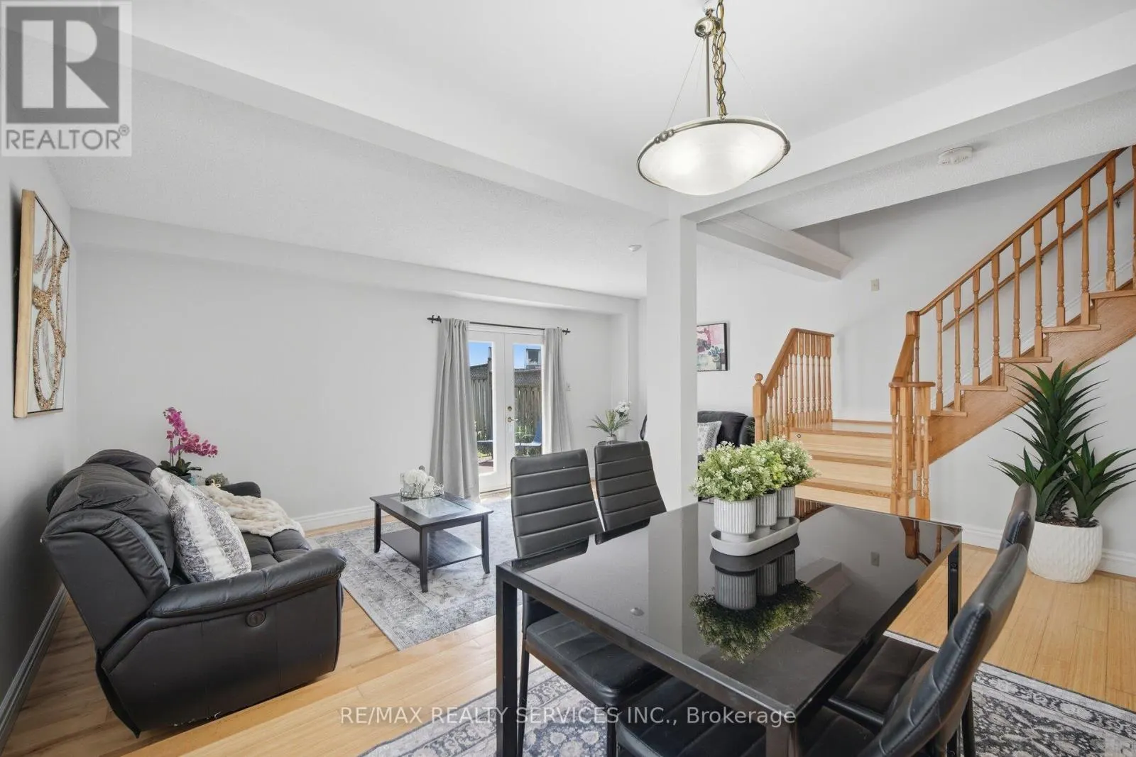 15 CLIMIE COURT
