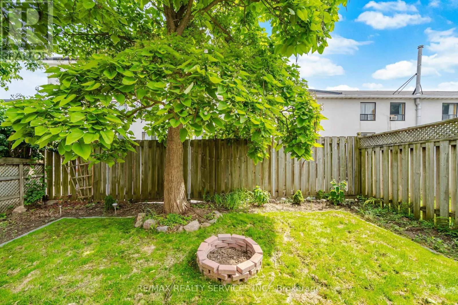 15 CLIMIE COURT