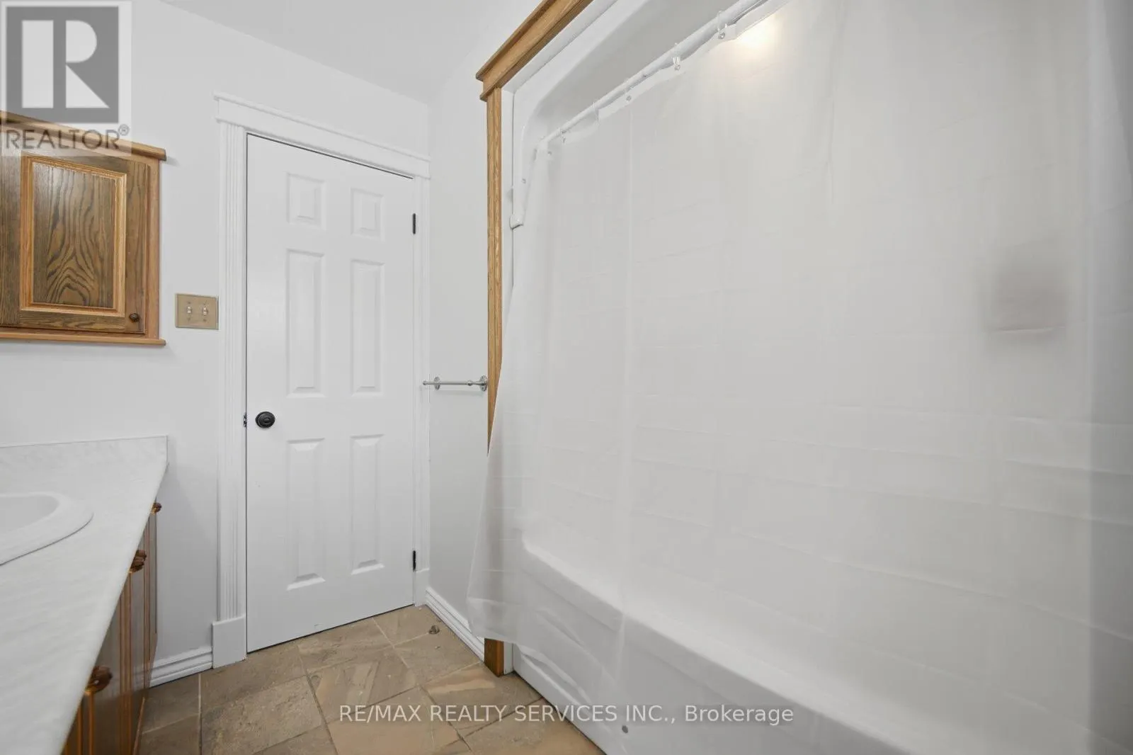 15 CLIMIE COURT