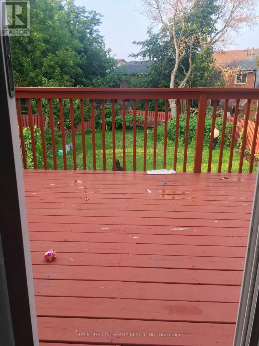 UPPER - 98 CAROLBREEN SQUARE