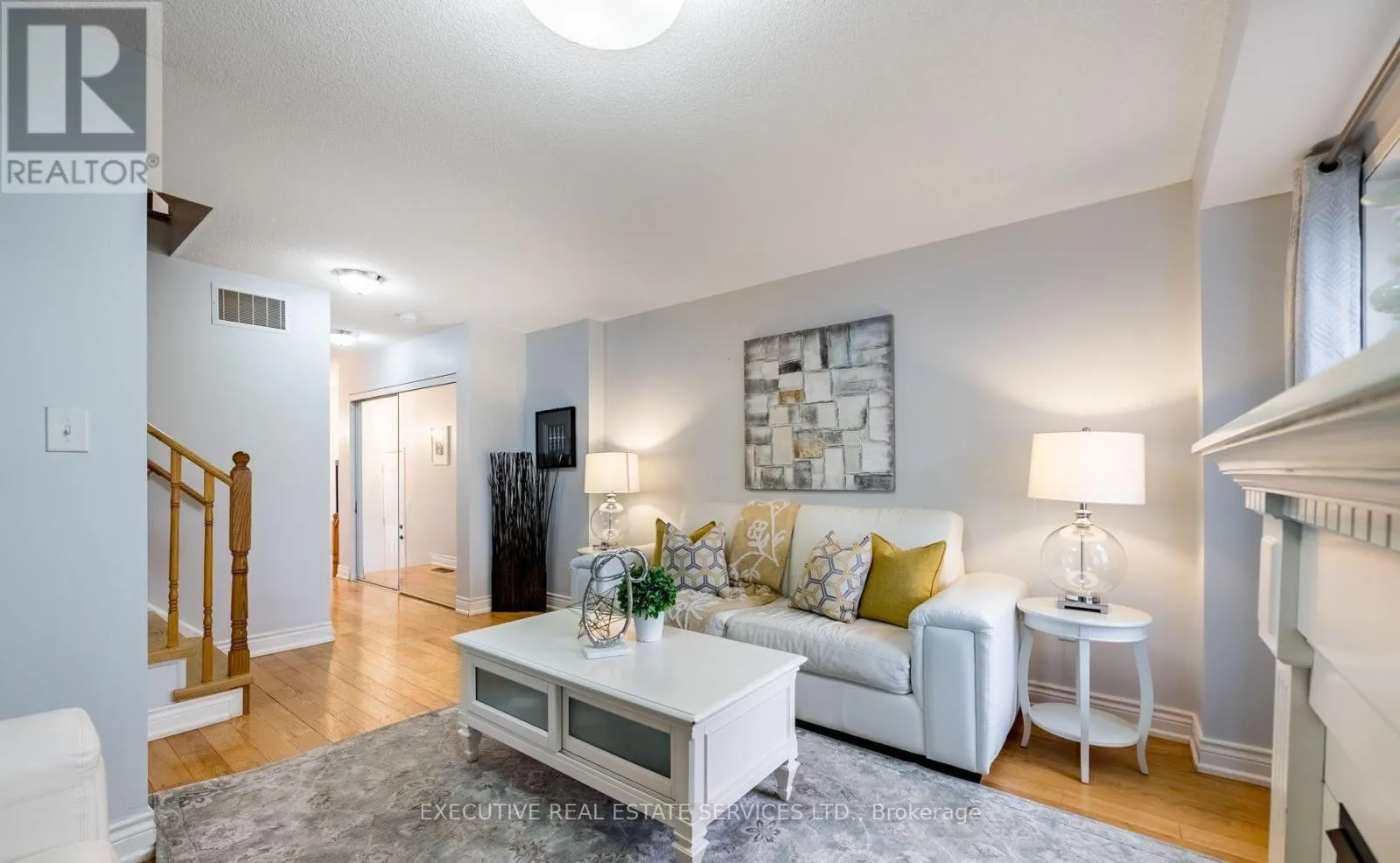495 ROSSLAND ROAD E