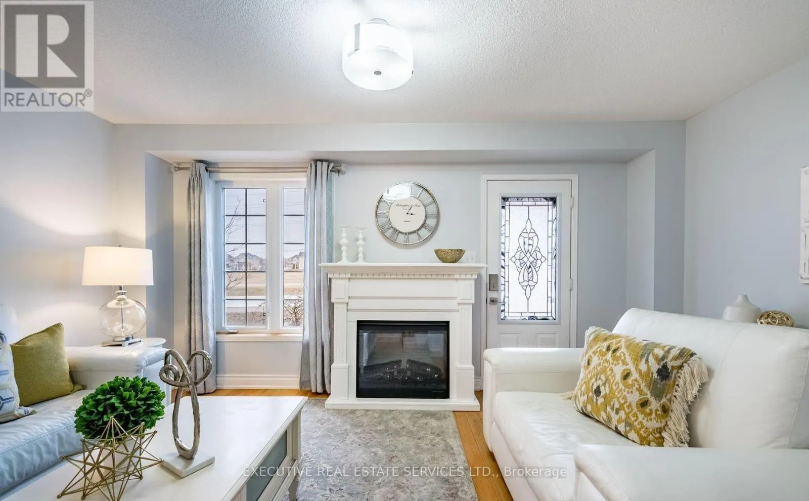 495 ROSSLAND ROAD E
