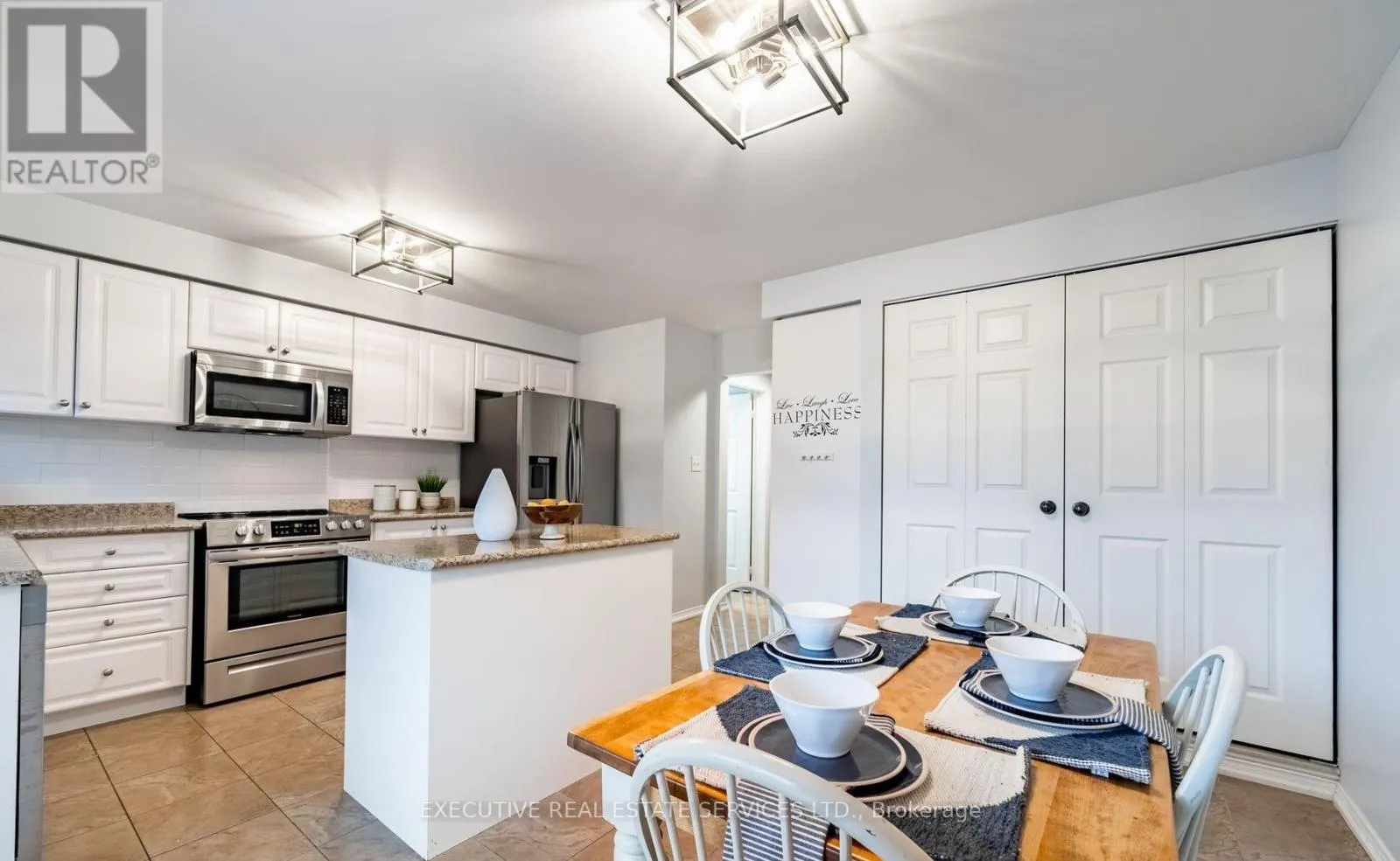 495 ROSSLAND ROAD E