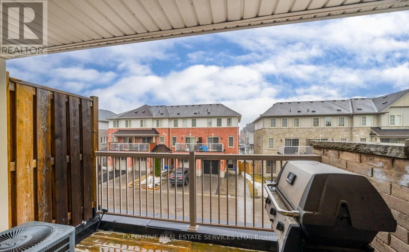 495 ROSSLAND ROAD E