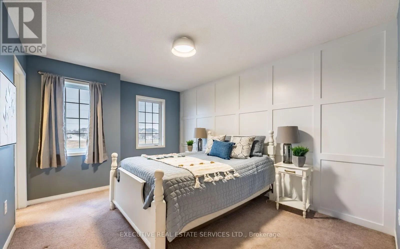 495 ROSSLAND ROAD E
