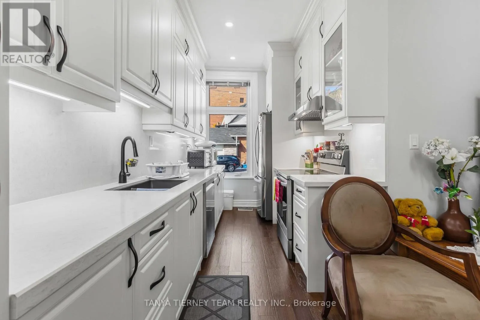 168 CENTRE STREET S
