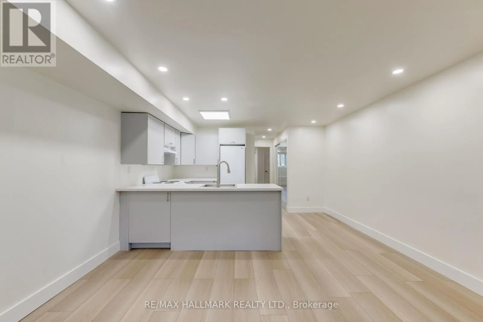 LOWER UNIT - 8 EMPIRE AVENUE