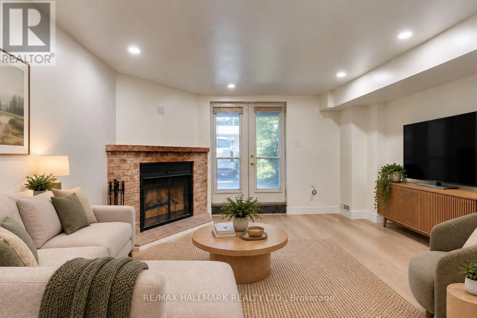 LOWER UNIT - 8 EMPIRE AVENUE