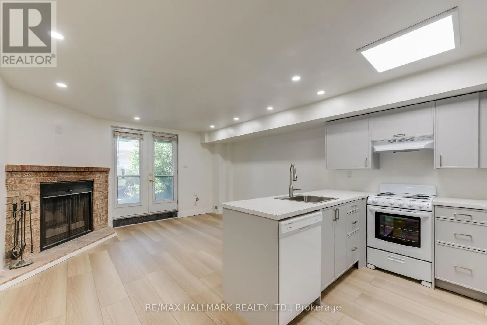 LOWER UNIT - 8 EMPIRE AVENUE