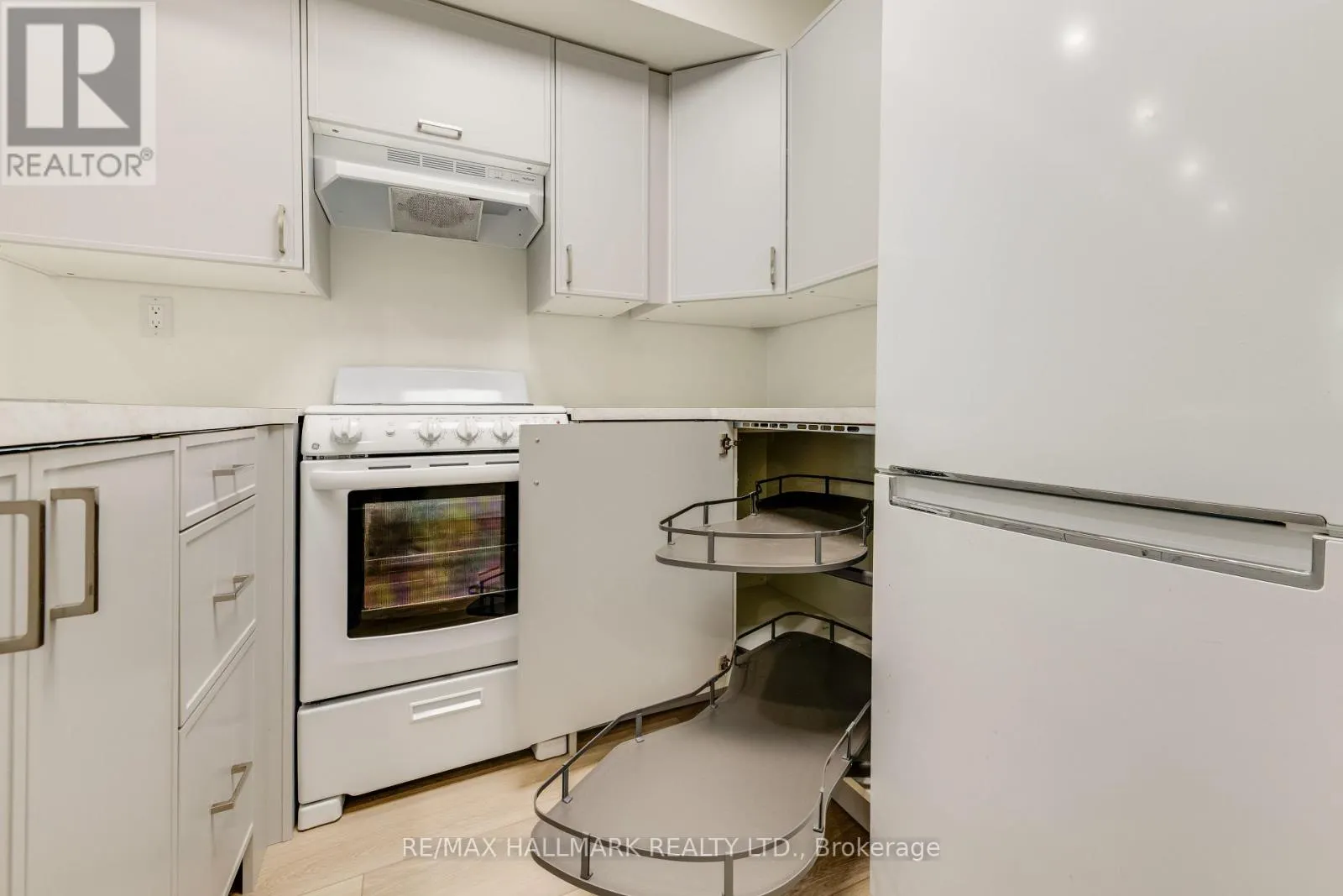 LOWER UNIT - 8 EMPIRE AVENUE