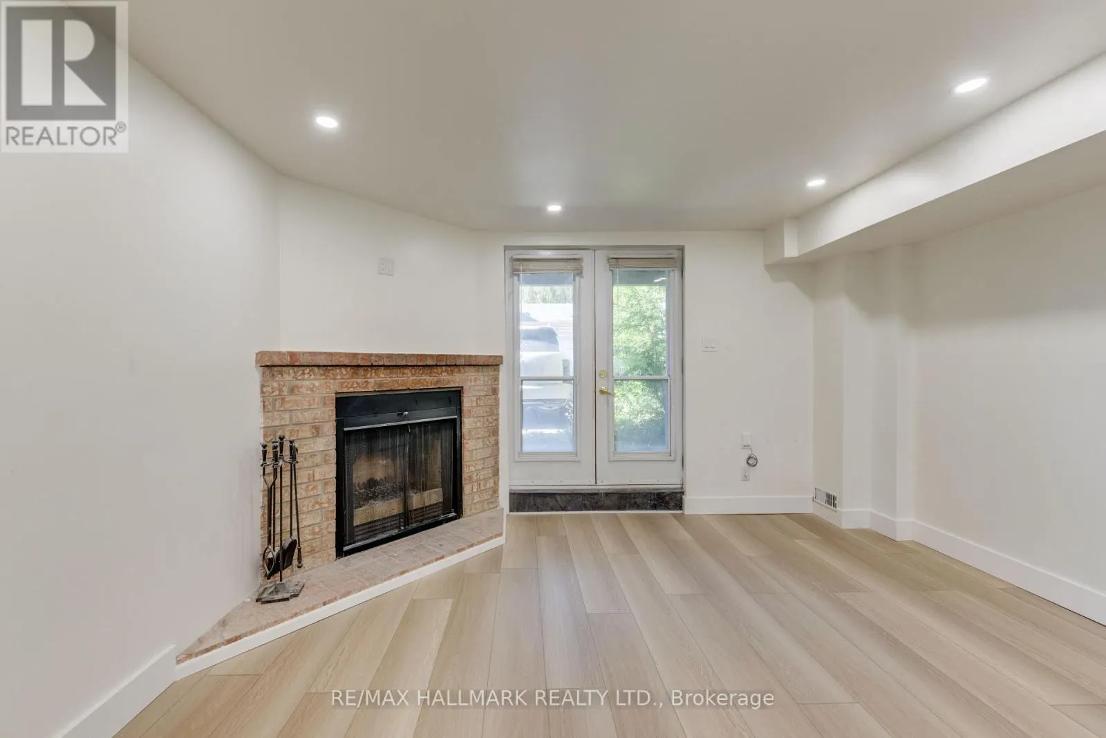 LOWER UNIT - 8 EMPIRE AVENUE