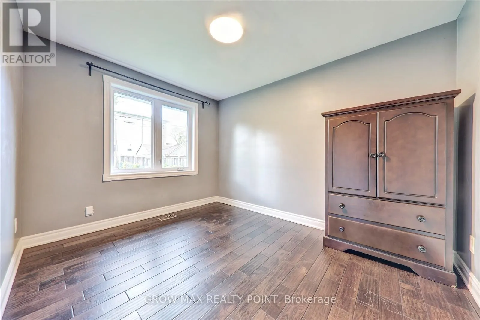 UPPER - 184 CANLISH ROAD E