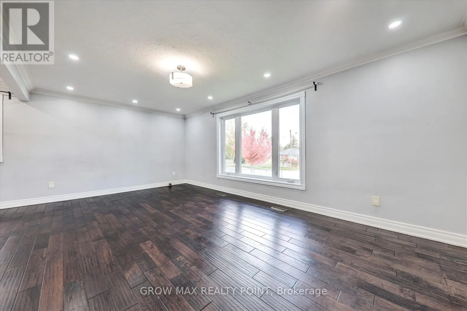 UPPER - 184 CANLISH ROAD E