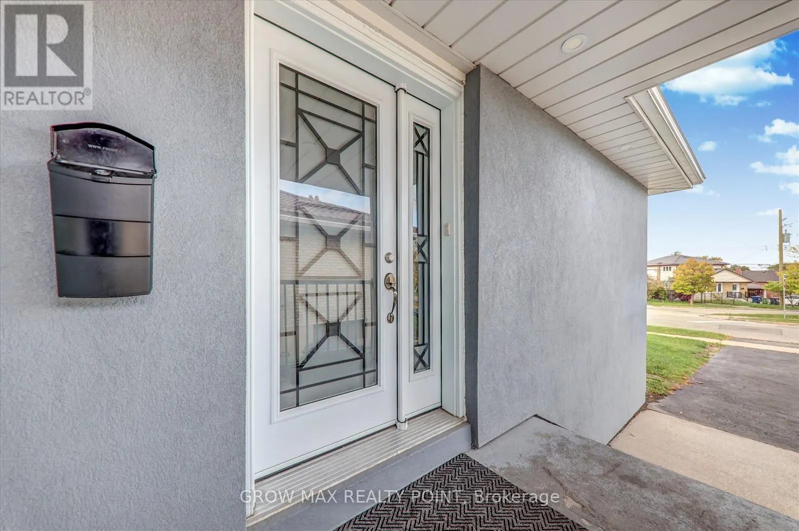 UPPER - 184 CANLISH ROAD E