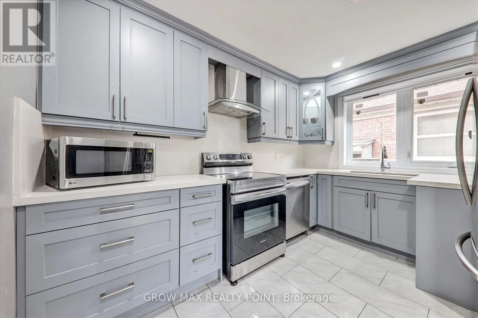 UPPER - 184 CANLISH ROAD E