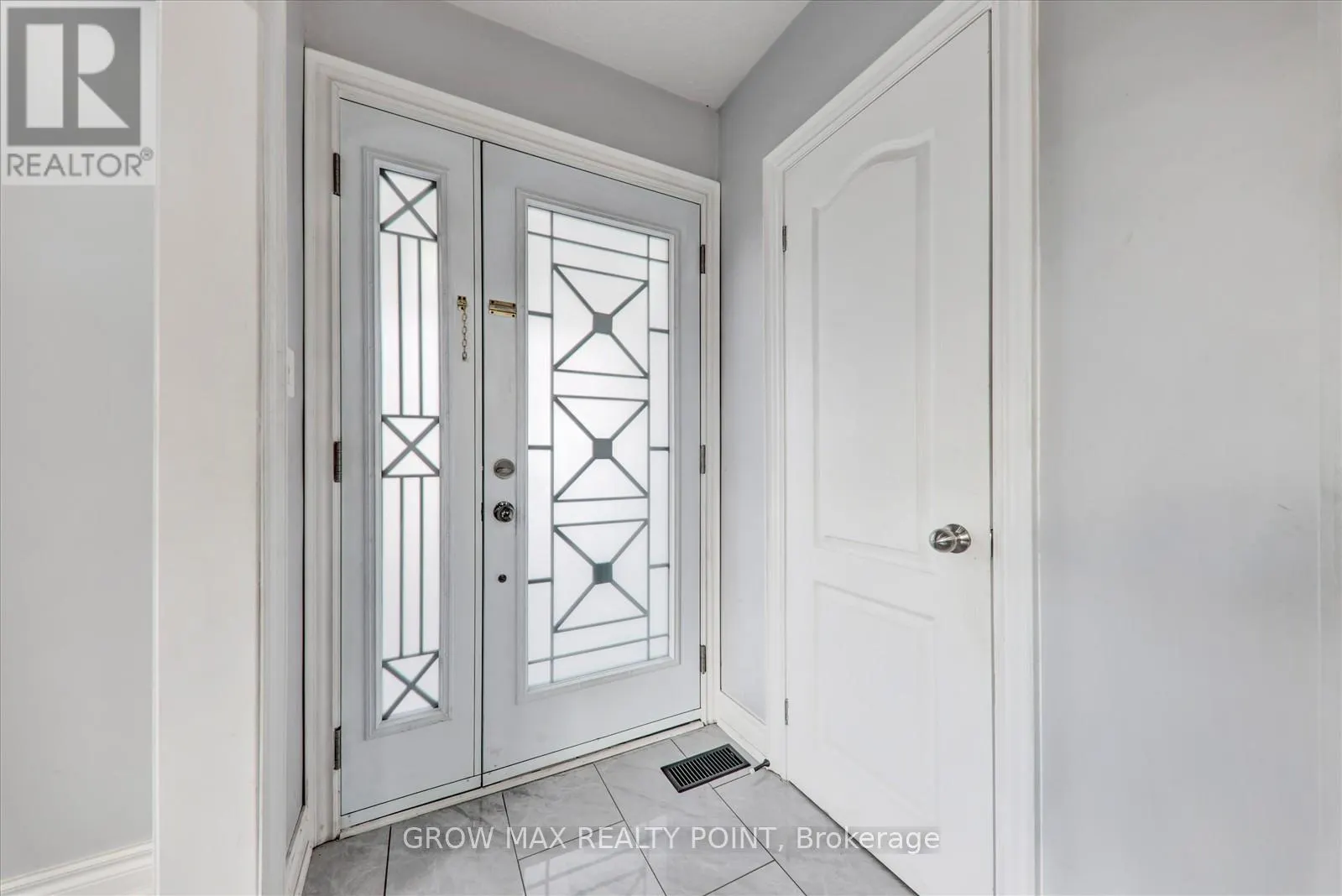 UPPER - 184 CANLISH ROAD E
