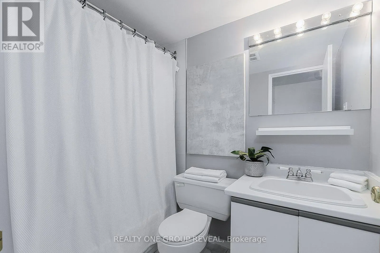 602 - 2 WESTNEY ROAD N