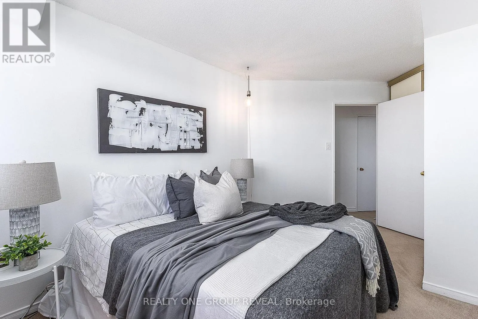 602 - 2 WESTNEY ROAD N