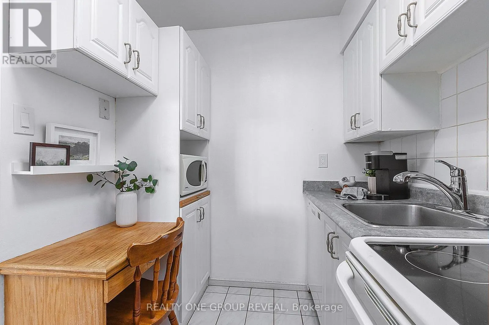 602 - 2 WESTNEY ROAD N