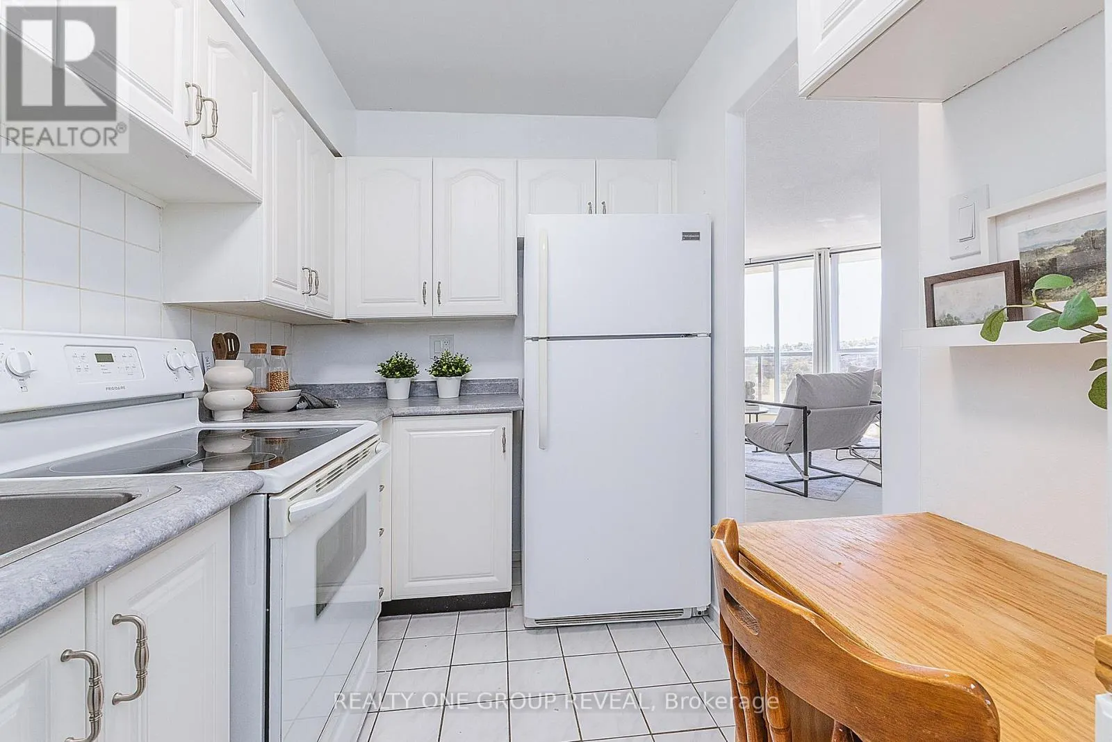602 - 2 WESTNEY ROAD N