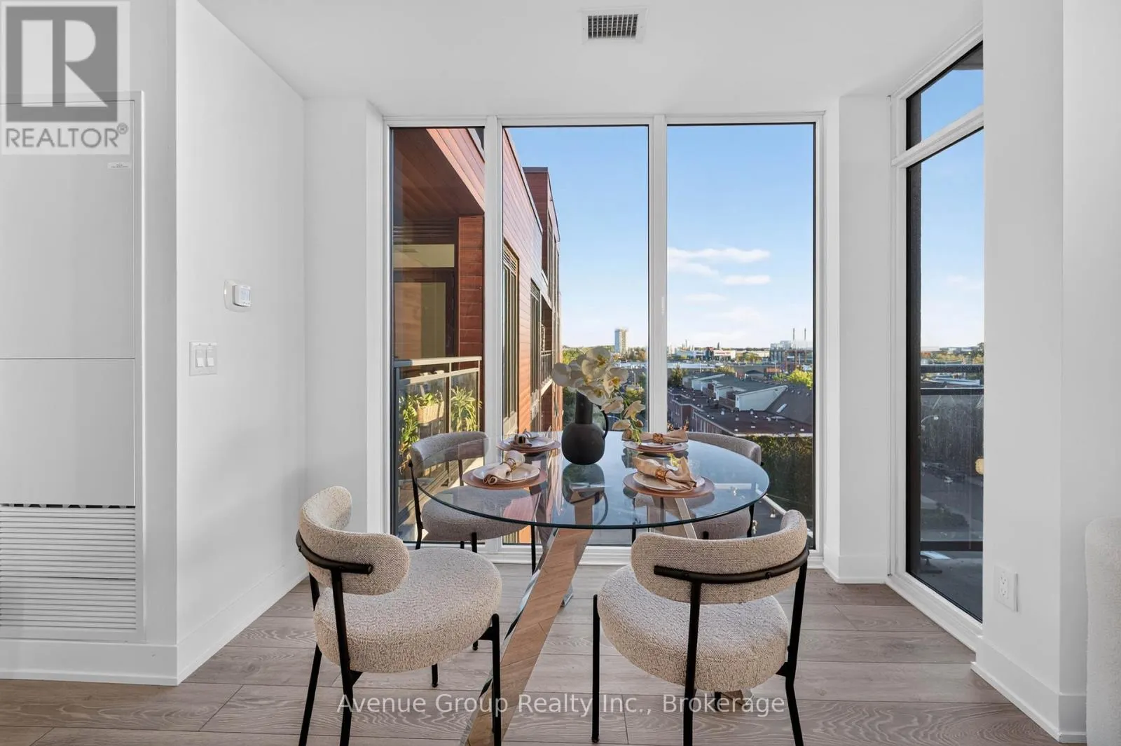 501 - 1285 QUEEN STREET E