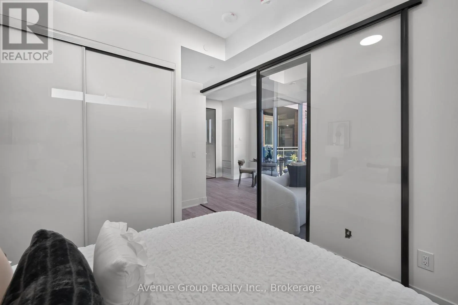 501 - 1285 QUEEN STREET E