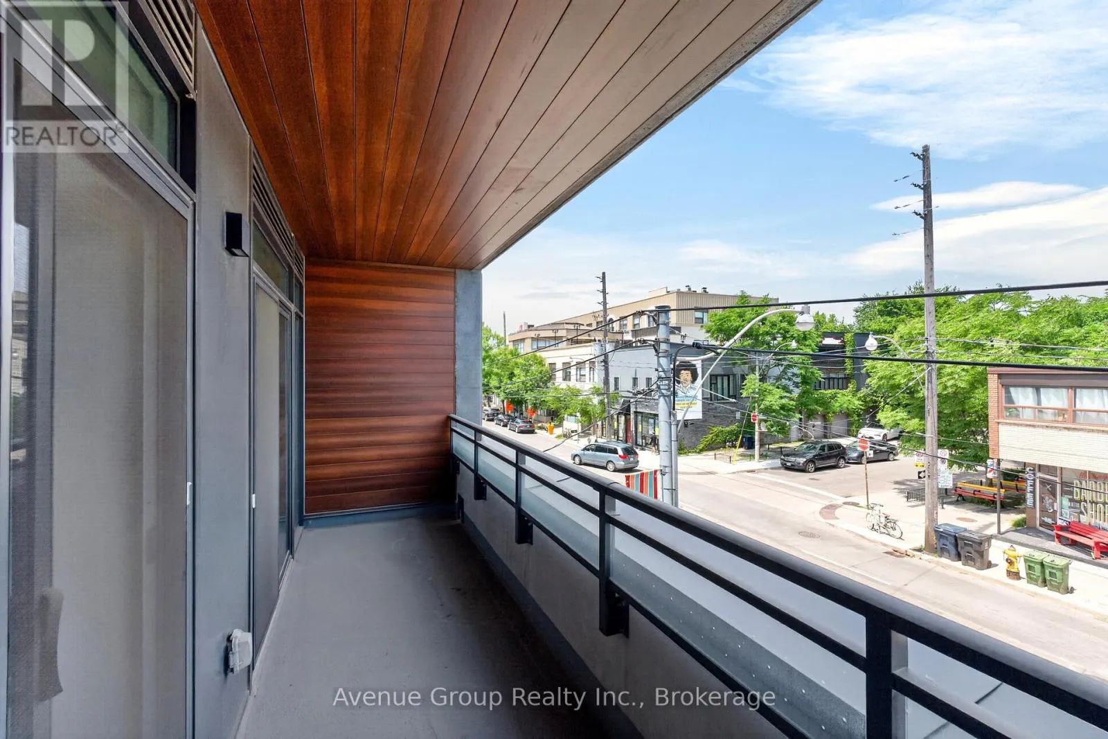 202 - 1285 QUEEN STREET E