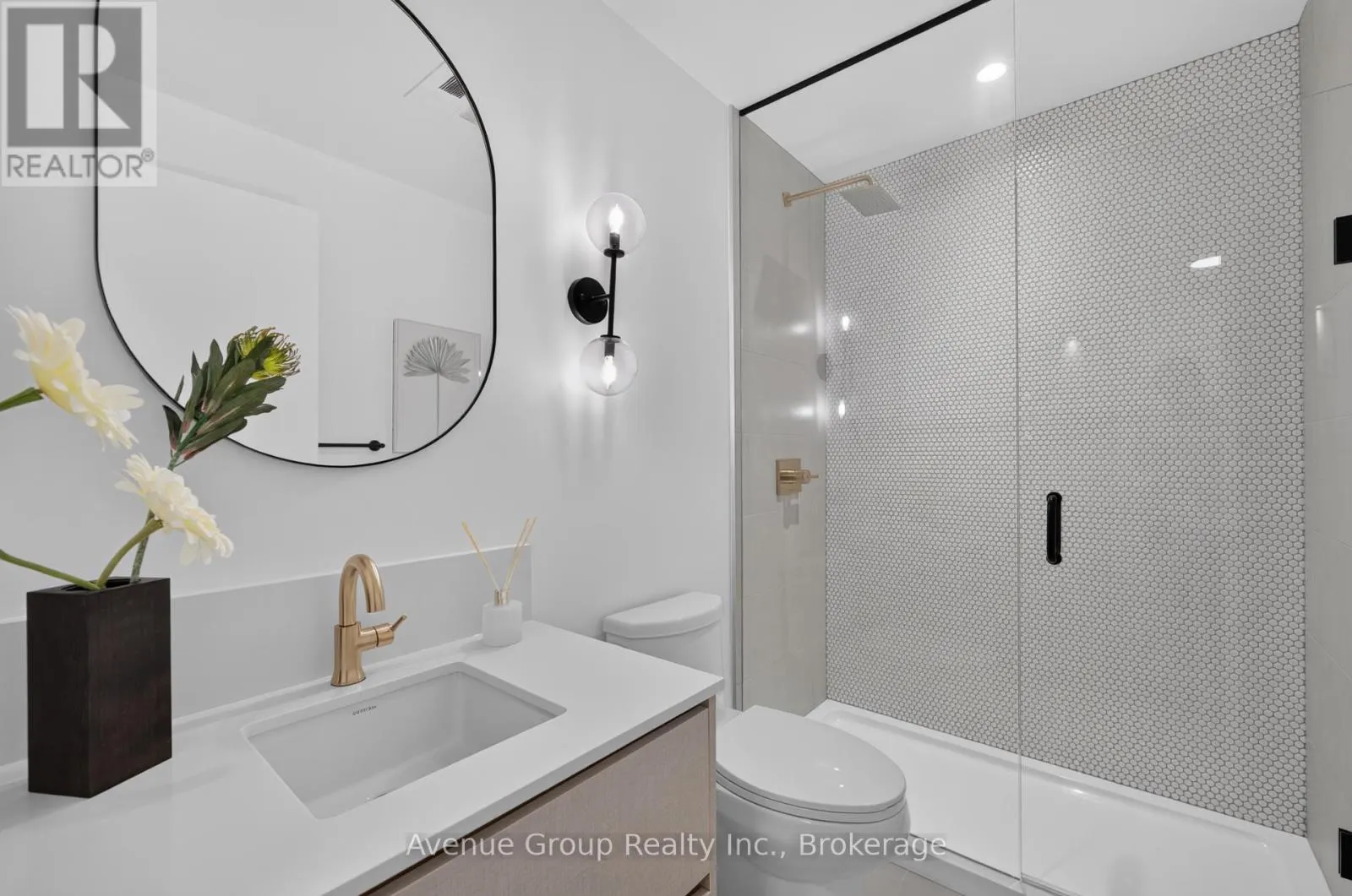 202 - 1285 QUEEN STREET E